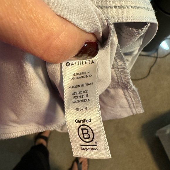 Athleta crop with side leg vent - Picture 6 of 7